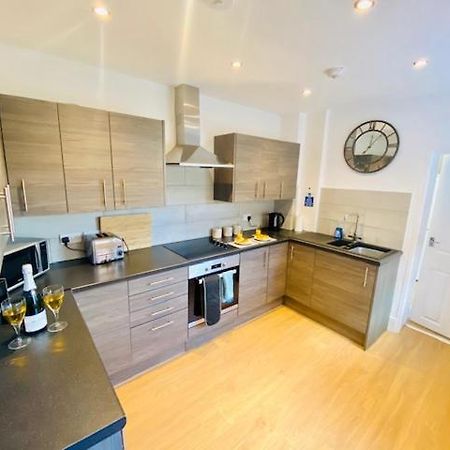 Cannock House ~ 4 Bedrooms All With Ensuite. Rugeley Esterno foto