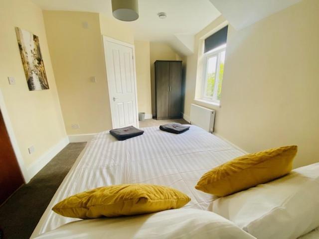 Cannock House ~ 4 Bedrooms All With Ensuite. Rugeley Esterno foto