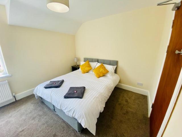 Cannock House ~ 4 Bedrooms All With Ensuite. Rugeley Esterno foto