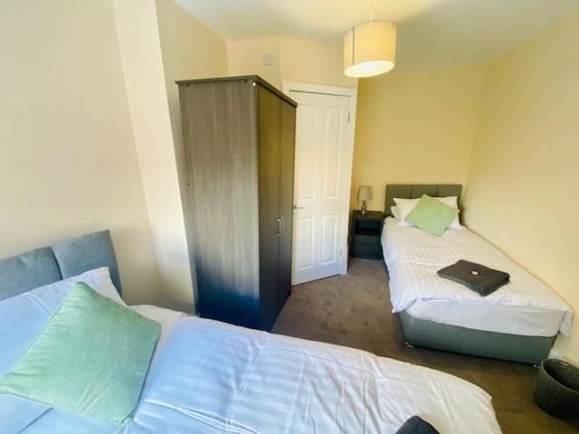 Cannock House ~ 4 Bedrooms All With Ensuite. Rugeley Esterno foto