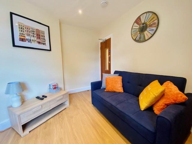 Cannock House ~ 4 Bedrooms All With Ensuite. Rugeley Esterno foto