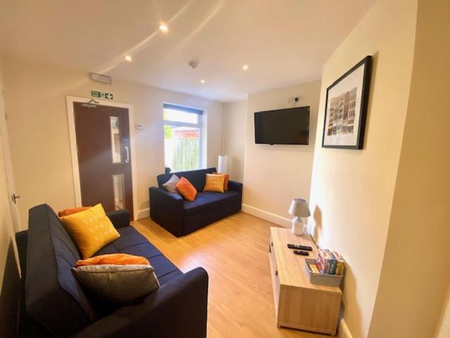 Cannock House ~ 4 Bedrooms All With Ensuite. Rugeley Esterno foto