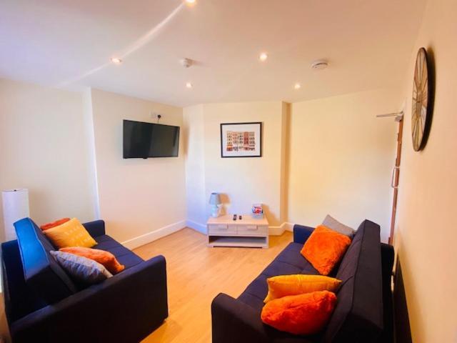 Cannock House ~ 4 Bedrooms All With Ensuite. Rugeley Esterno foto