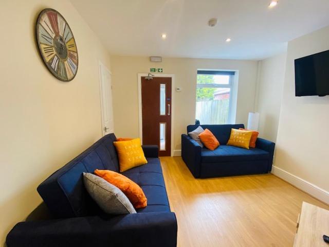 Cannock House ~ 4 Bedrooms All With Ensuite. Rugeley Esterno foto