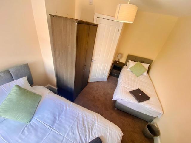 Cannock House ~ 4 Bedrooms All With Ensuite. Rugeley Esterno foto